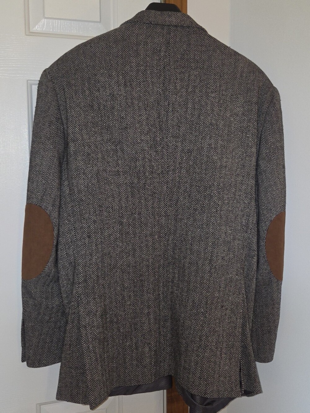 Men's Classic Herringbone Wool-Blend Blazer in Black & Cream - Picture 8 of 9